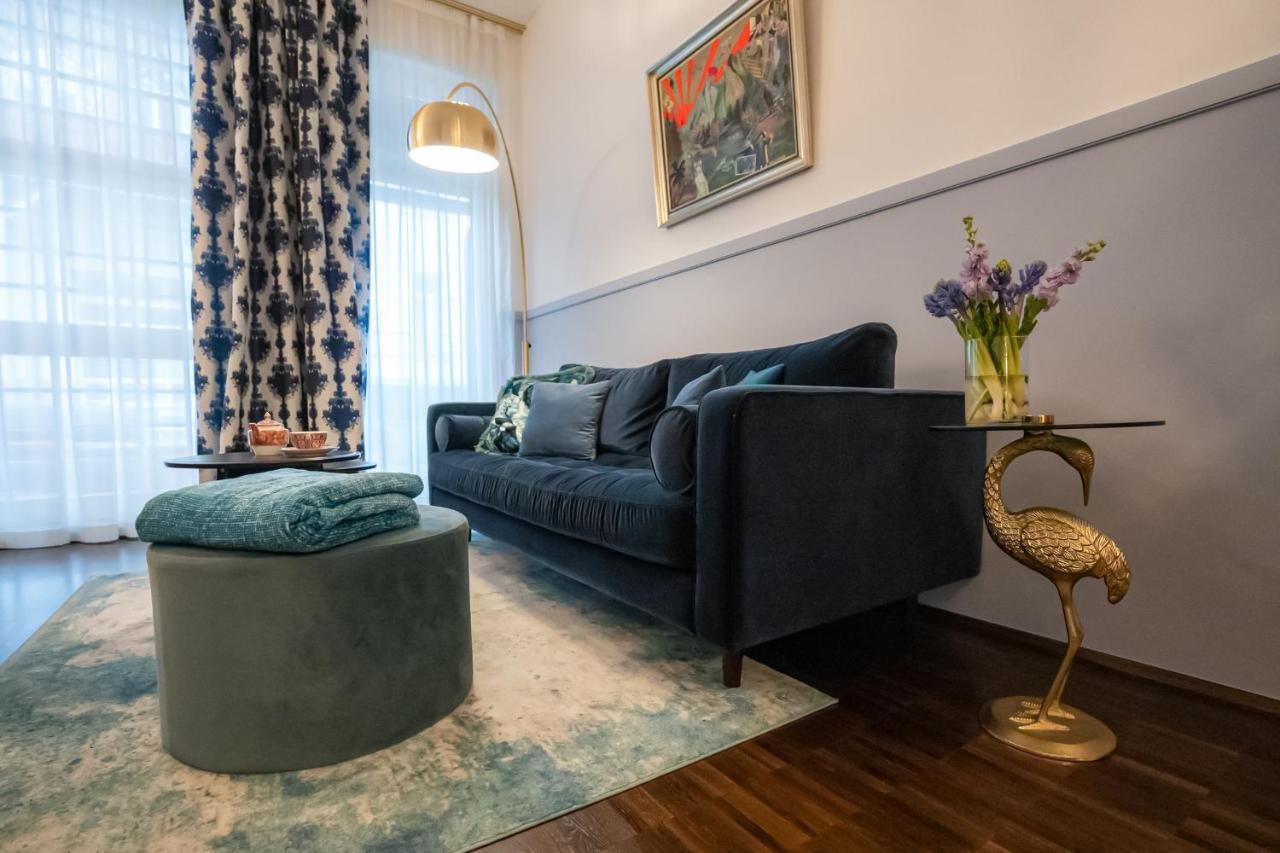 Designer Loft-Ferienwohnung Im Zentrum Mit Tiefgaragen-Parkplatz, Waschmaschine Und Privatterrasse لبسيا المظهر الخارجي الصورة