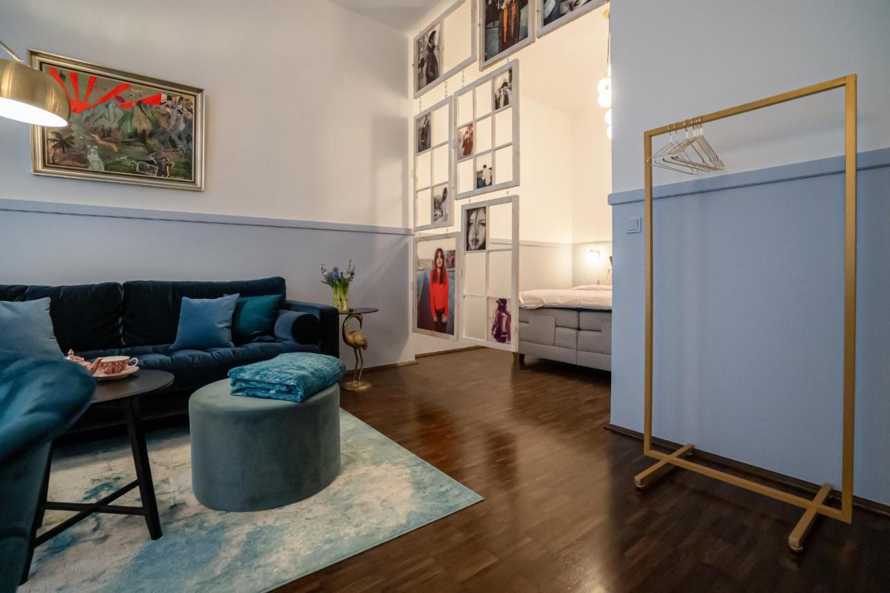 Designer Loft-Ferienwohnung Im Zentrum Mit Tiefgaragen-Parkplatz, Waschmaschine Und Privatterrasse لبسيا المظهر الخارجي الصورة